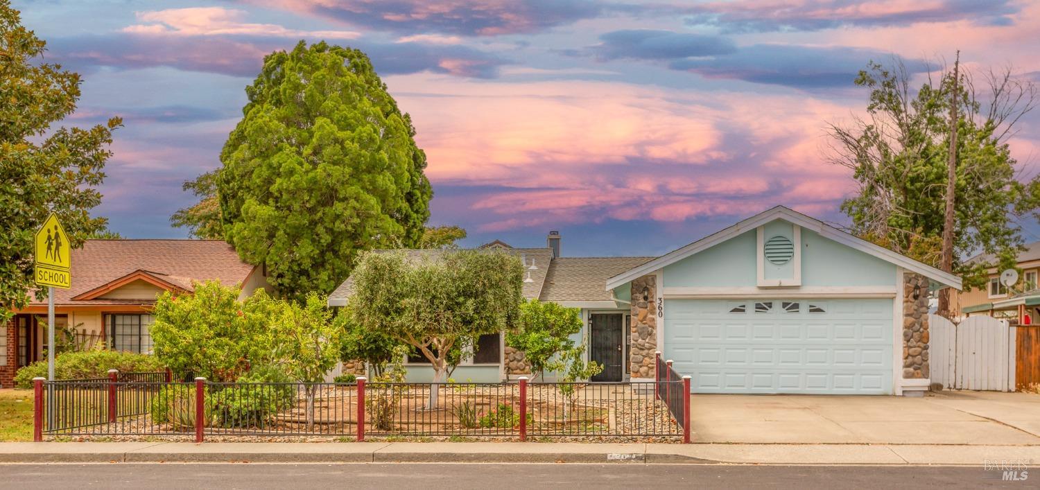 Detail Gallery Image 1 of 1 For 360 Madison Ave, Vacaville,  CA 95687 - 3 Beds | 2 Baths