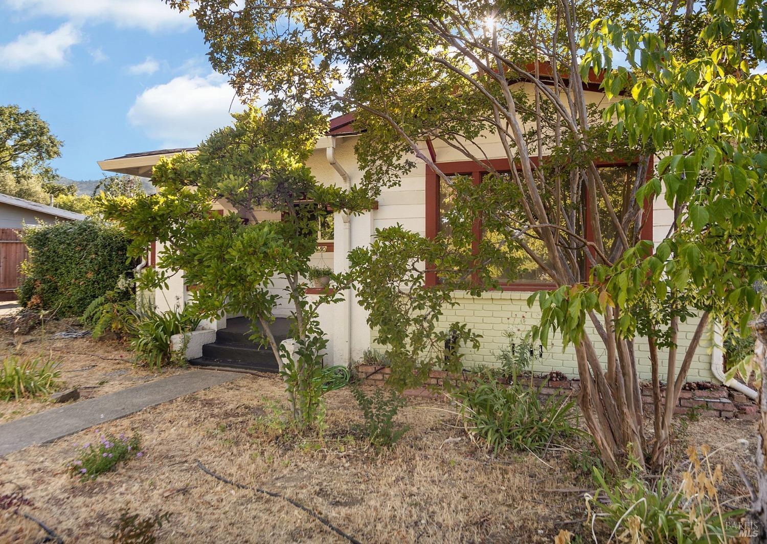 Detail Gallery Image 1 of 1 For 1080 N Oak St, Ukiah,  CA 95482 - 3 Beds | 2 Baths