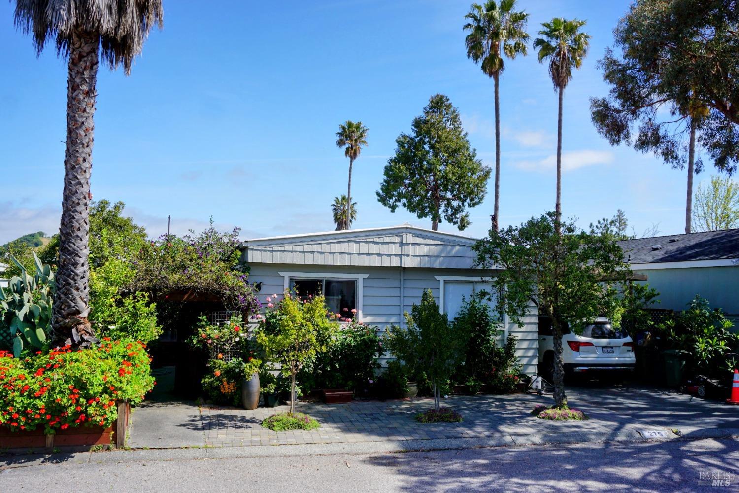 Detail Gallery Image 2 of 55 For 275 Carlsbad Ct, San Rafael,  CA 94903 - 4 Beds | 2 Baths