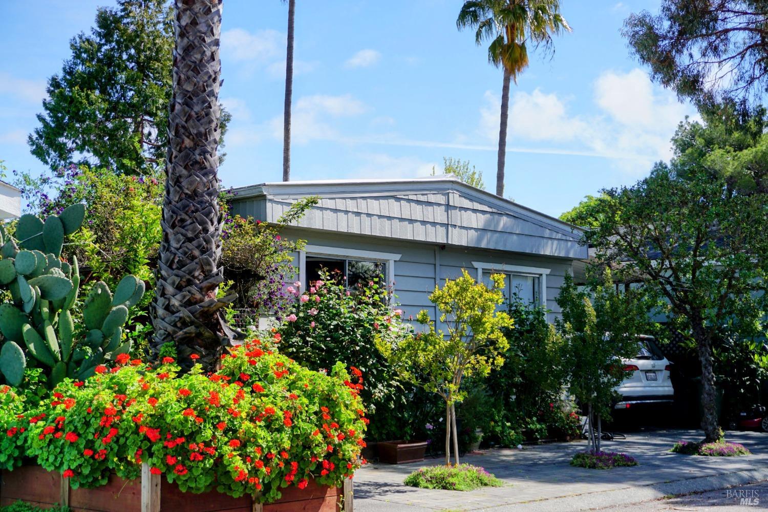 Detail Gallery Image 1 of 55 For 275 Carlsbad Ct, San Rafael,  CA 94903 - 4 Beds | 2 Baths