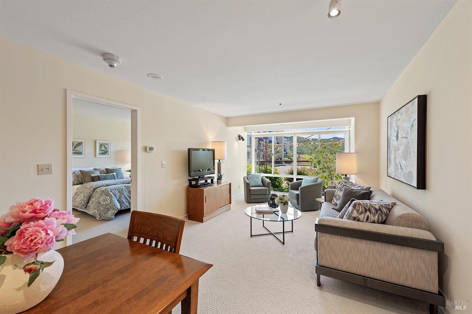 Detail Gallery Image 1 of 30 For 100 Thorndale Dr #124,  San Rafael,  CA 94903 - 1 Beds | 1 Baths