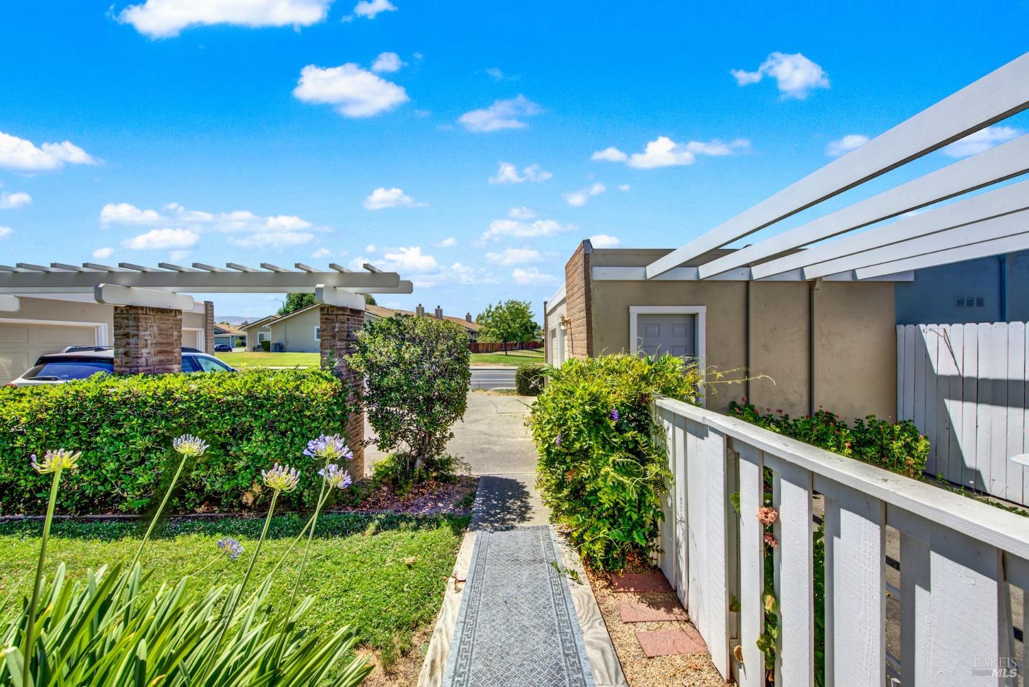 Detail Gallery Image 16 of 88 For 654 Yellowstone Dr, Vacaville,  CA 95687 - 2 Beds | 2 Baths