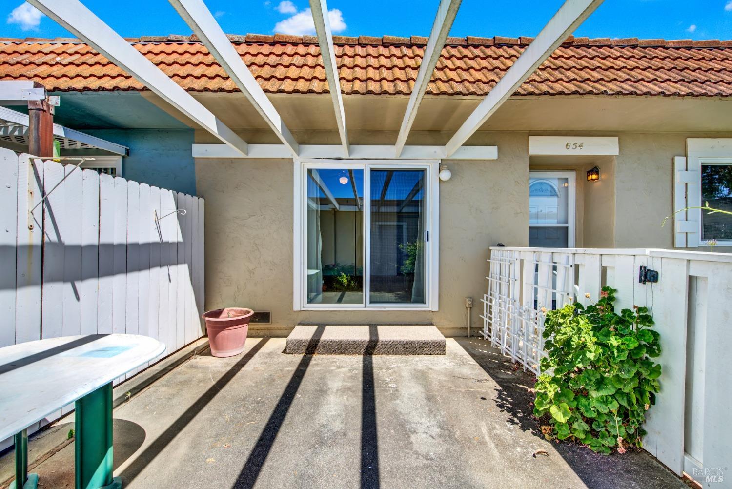 Detail Gallery Image 21 of 88 For 654 Yellowstone Dr, Vacaville,  CA 95687 - 2 Beds | 2 Baths