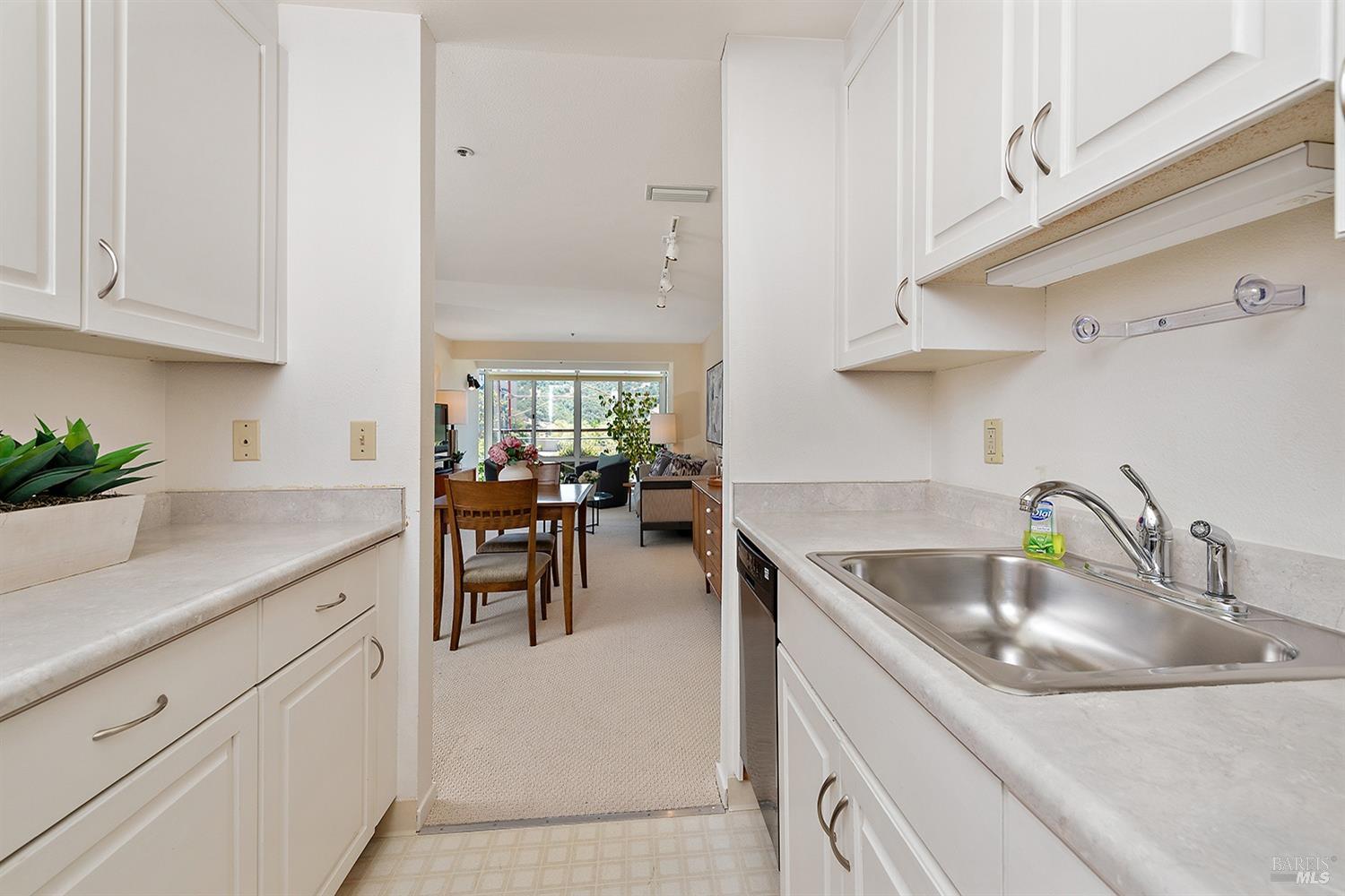 Detail Gallery Image 8 of 30 For 100 Thorndale Dr #124,  San Rafael,  CA 94903 - 1 Beds | 1 Baths