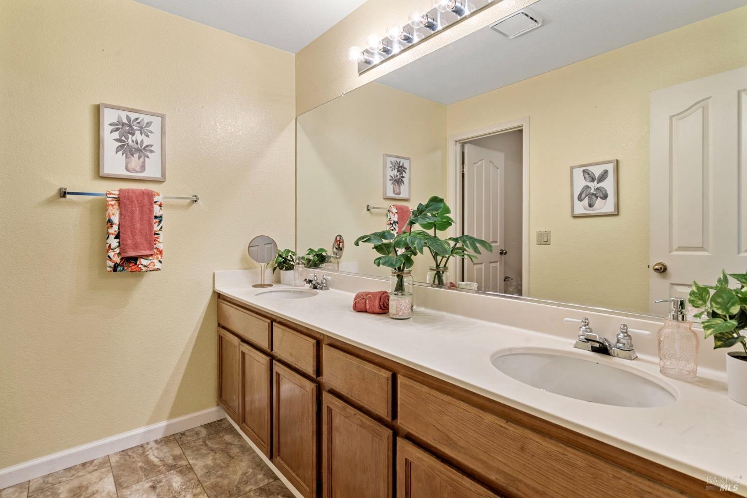Sandhurst Drive, Vallejo, California image 37
