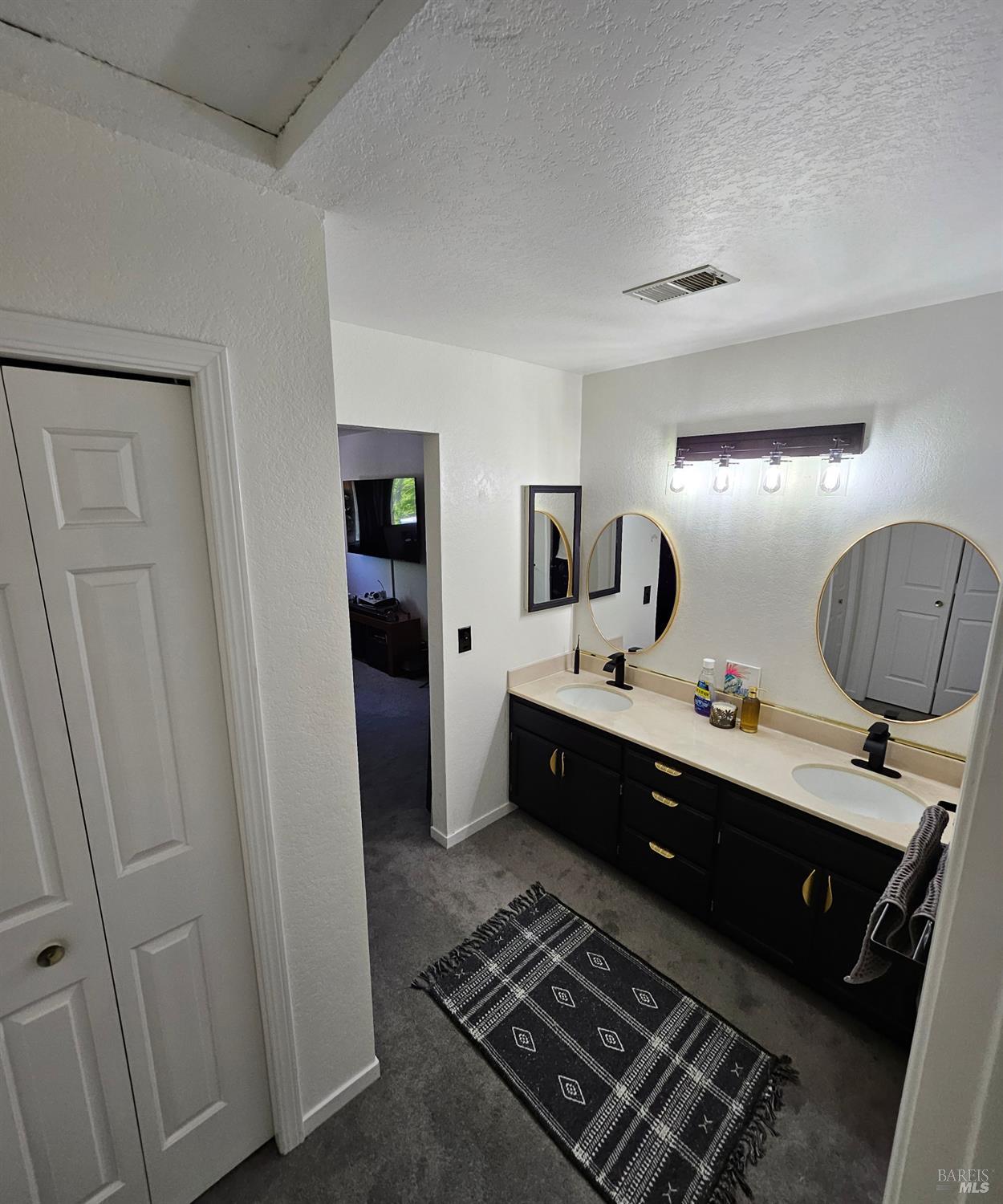 Detail Gallery Image 3 of 19 For 2138 Riesling Way, Santa Rosa,  CA 95403 - 3 Beds | 2/1 Baths