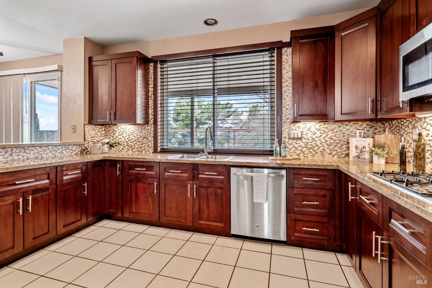 Sandhurst Drive, Vallejo, California image 12