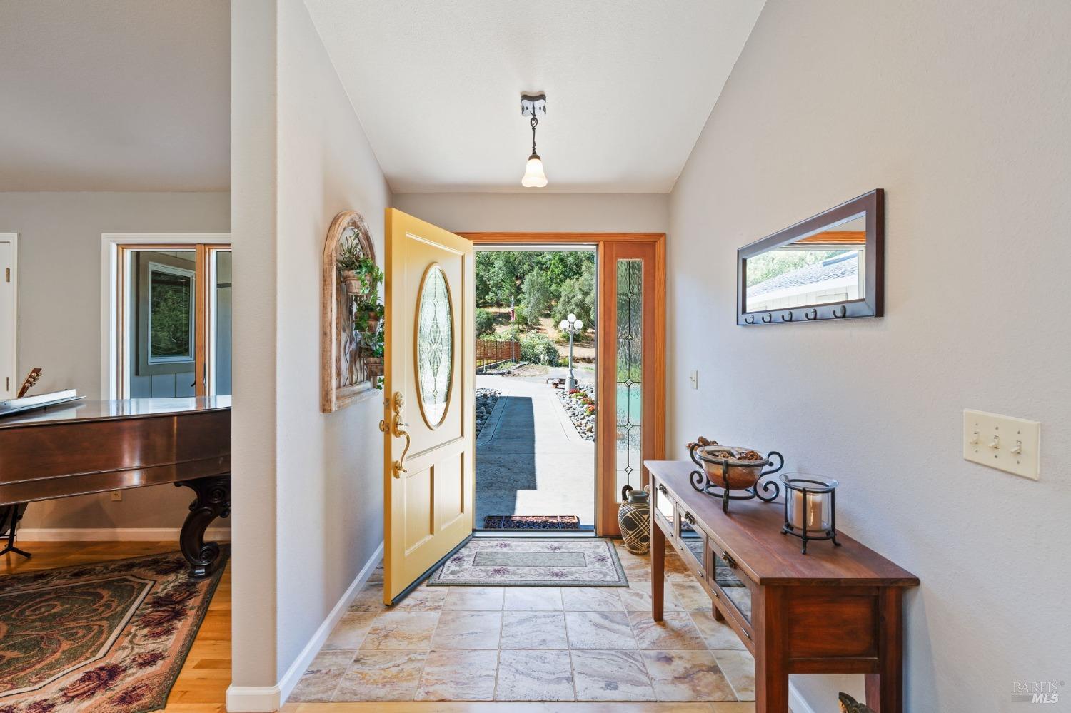 Detail Gallery Image 5 of 95 For 2401 Boonville Rd, Ukiah,  CA 95482 - 4 Beds | 4/1 Baths