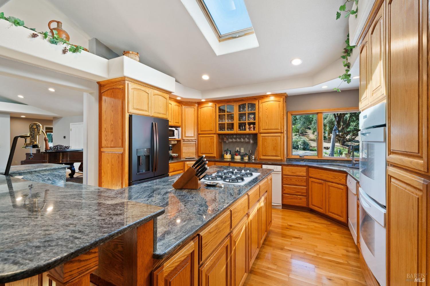 Detail Gallery Image 12 of 95 For 2401 Boonville Rd, Ukiah,  CA 95482 - 4 Beds | 4/1 Baths