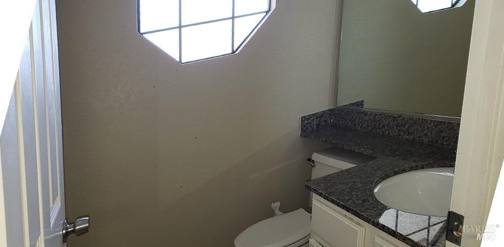 Detail Gallery Image 12 of 30 For 452 N Regatta Dr, Vallejo,  CA 94591 - 3 Beds | 2/1 Baths