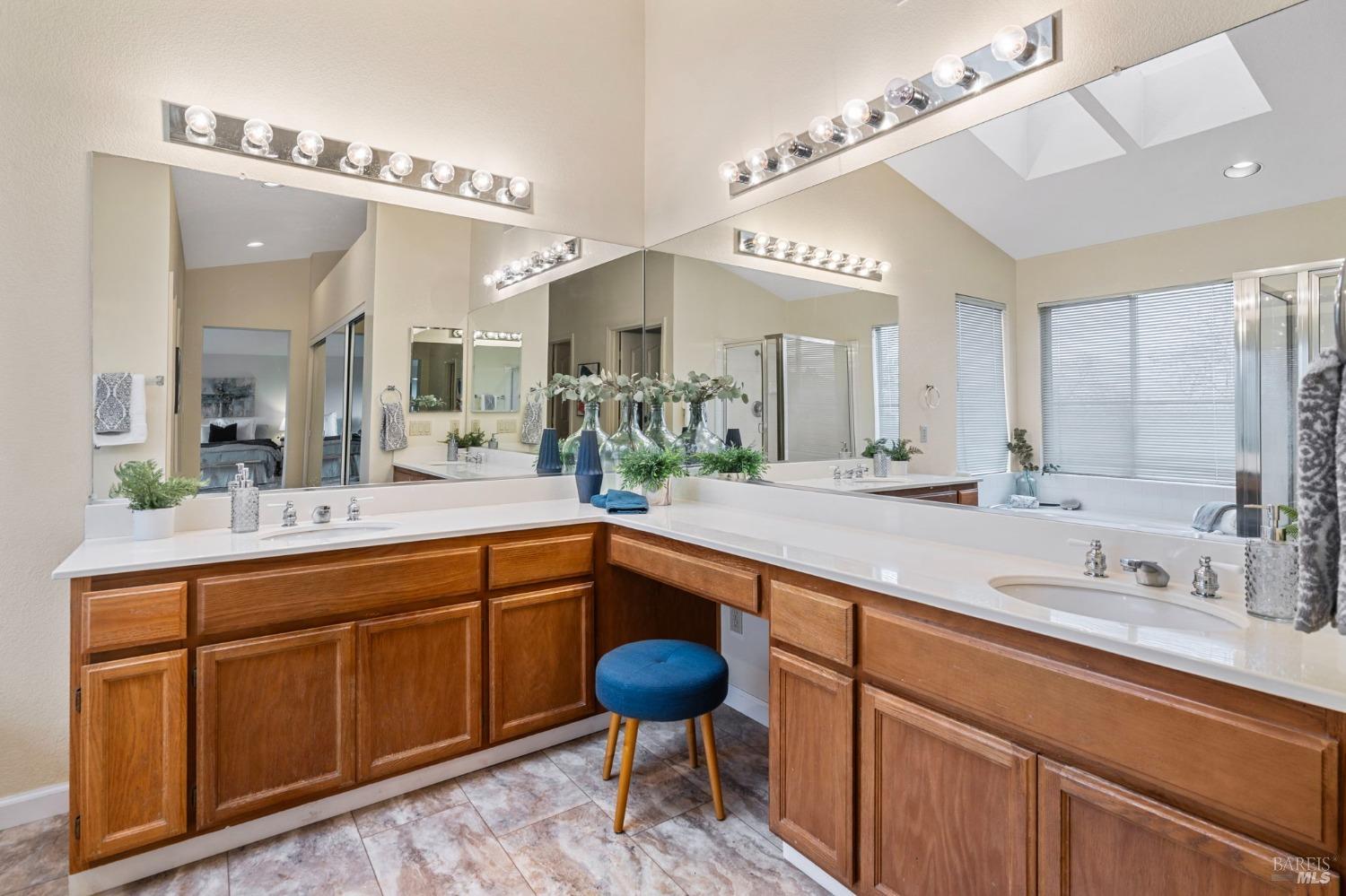 Sandhurst Drive, Vallejo, California image 45
