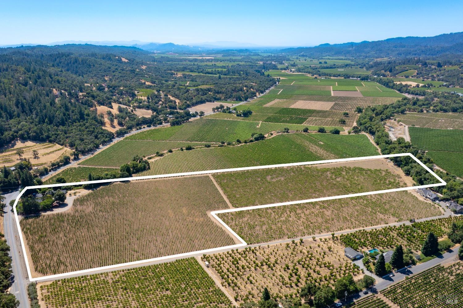 Detail Gallery Image 2 of 56 For 7011 Dry Creek Rd, Healdsburg,  CA 95448 - 7 Beds | 5 Baths