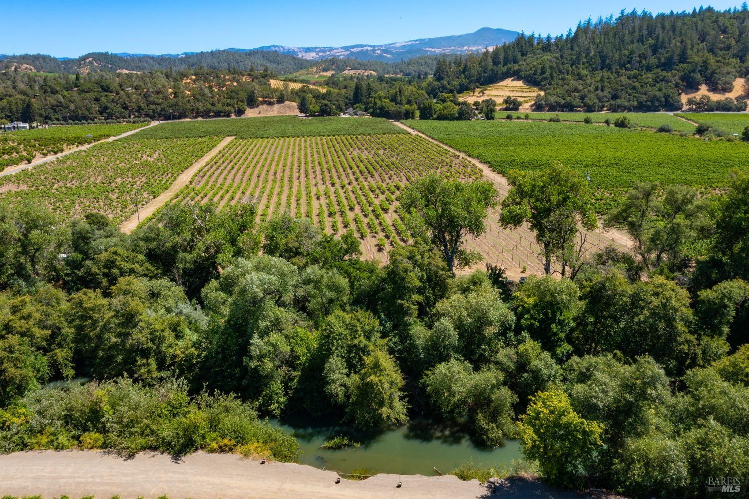 Detail Gallery Image 1 of 56 For 7011 Dry Creek Rd, Healdsburg,  CA 95448 - 7 Beds | 5 Baths