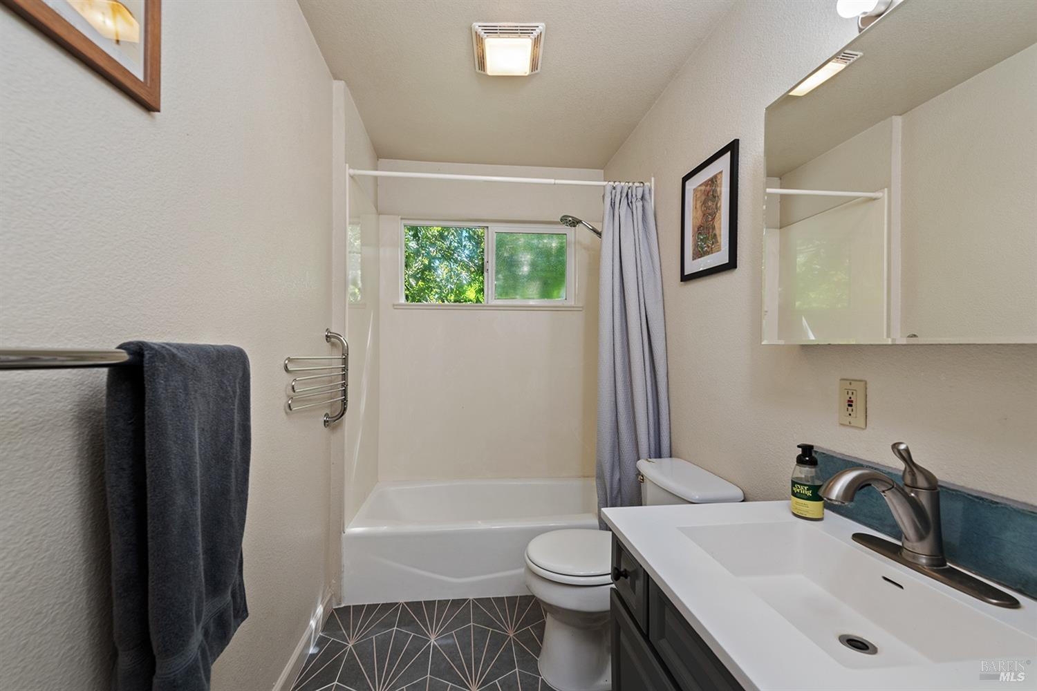 Detail Gallery Image 32 of 44 For 14655 River Rd, Guerneville,  CA 95446 - 2 Beds | 2 Baths