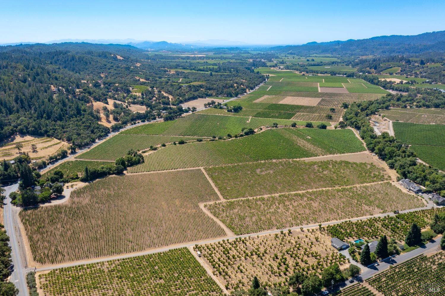 Detail Gallery Image 47 of 56 For 7011 Dry Creek Rd, Healdsburg,  CA 95448 - 7 Beds | 5 Baths