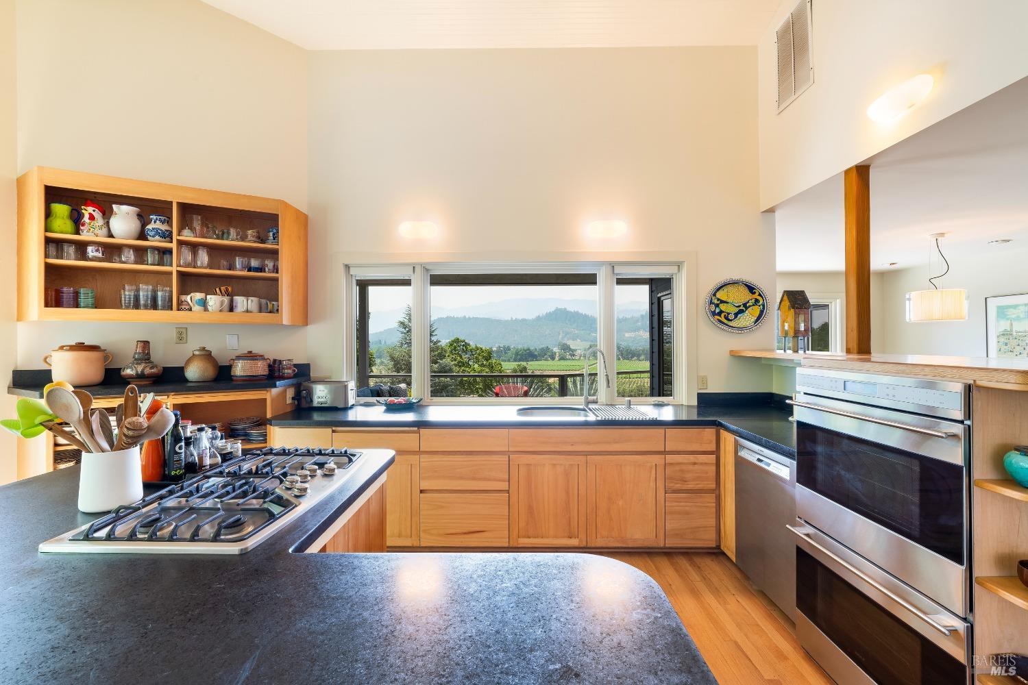 Detail Gallery Image 12 of 42 For 2930 Silverado Trl, Saint Helena,  CA 94574 - 4 Beds | 3/2 Baths