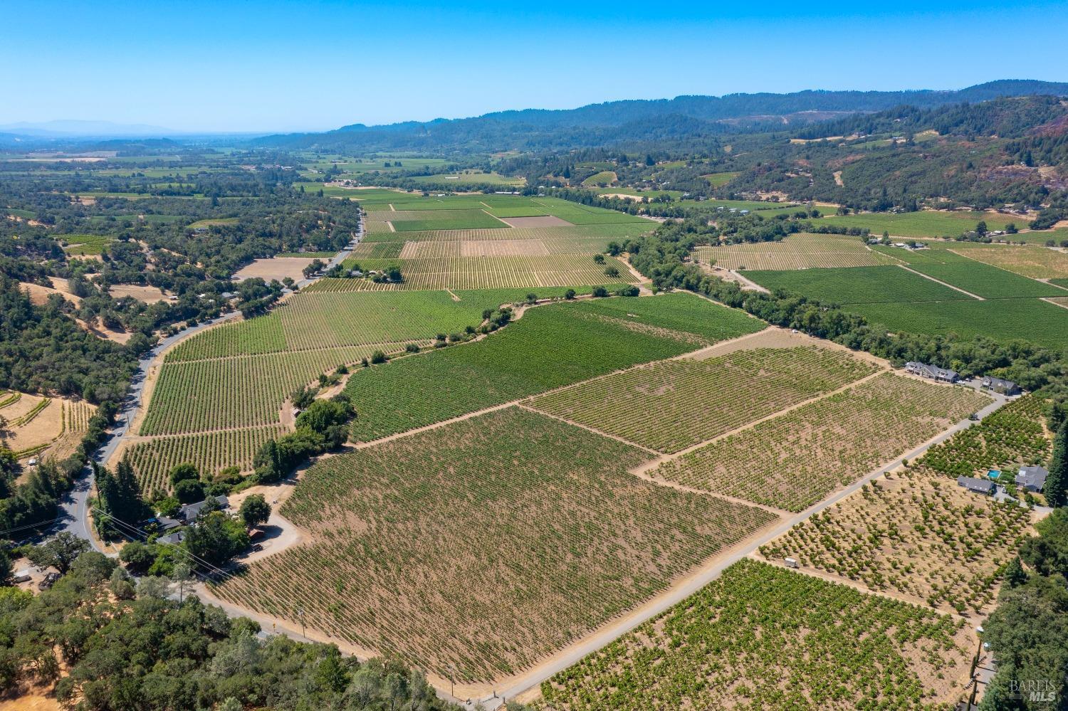 Detail Gallery Image 46 of 56 For 7011 Dry Creek Rd, Healdsburg,  CA 95448 - 7 Beds | 5 Baths