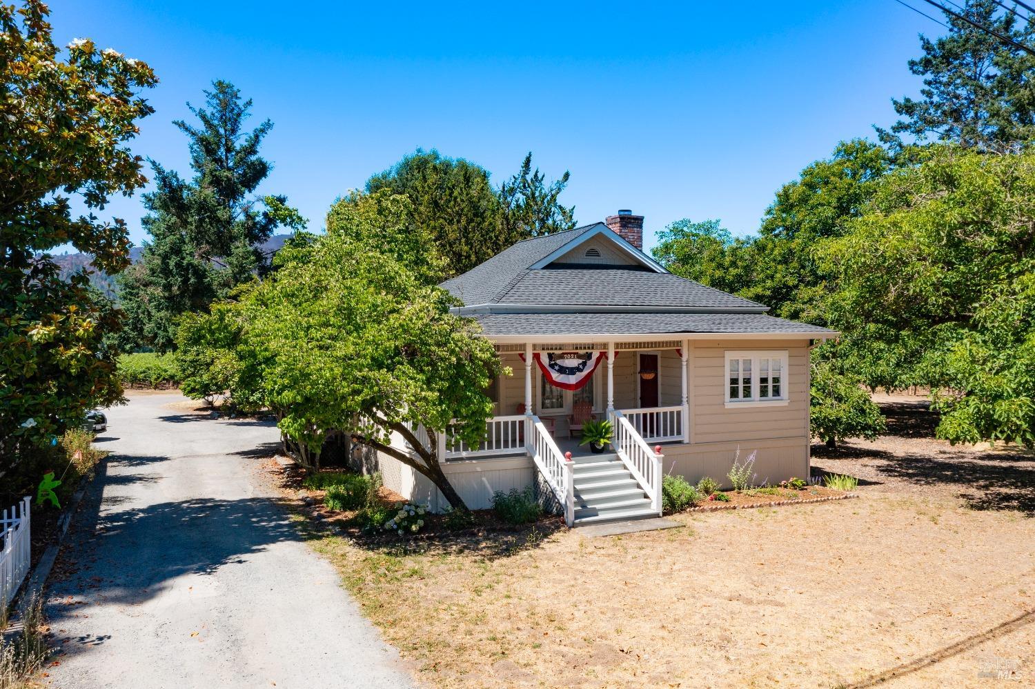 Detail Gallery Image 8 of 56 For 7011 Dry Creek Rd, Healdsburg,  CA 95448 - 7 Beds | 5 Baths