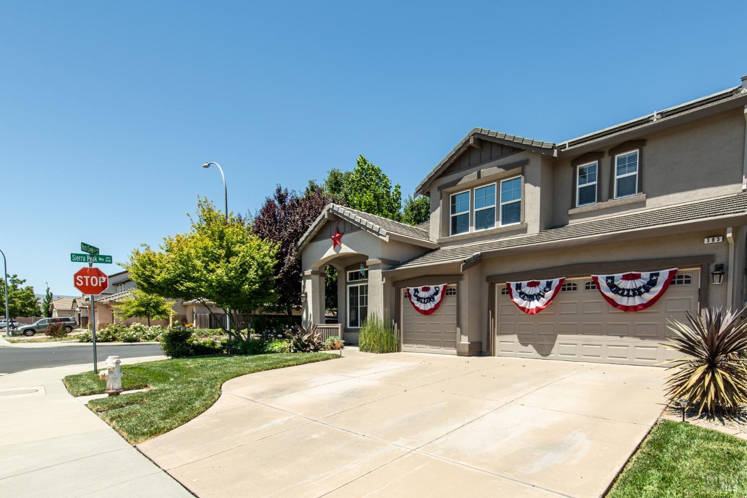 Detail Gallery Image 1 of 1 For 385 Rock Creek Cir, Vacaville,  CA 95688 - 4 Beds | 3 Baths