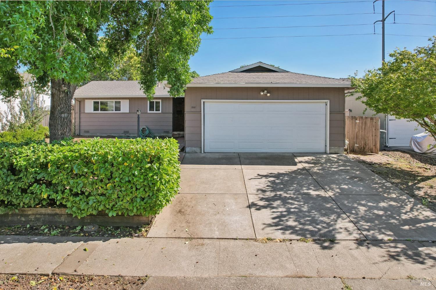 Detail Gallery Image 1 of 1 For 1582 Glenbrook Dr, Santa Rosa,  CA 95401 - 3 Beds | 2 Baths