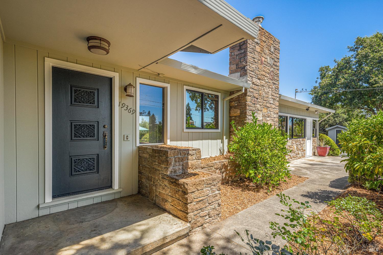 Detail Gallery Image 5 of 30 For 19369 Orange Ave, Sonoma,  CA 95476 - 4 Beds | 2/1 Baths