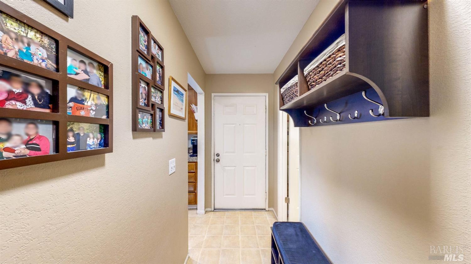 Detail Gallery Image 21 of 36 For 185 Escallonia Dr, Novato,  CA 94945 - 3 Beds | 2/1 Baths