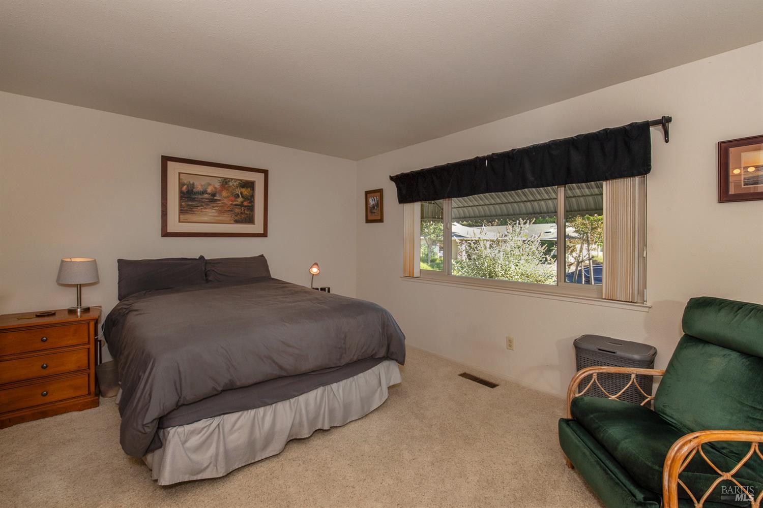 Detail Gallery Image 16 of 28 For 6562 Stone Bridge Rd, Santa Rosa,  CA 95409 - 3 Beds | 2 Baths