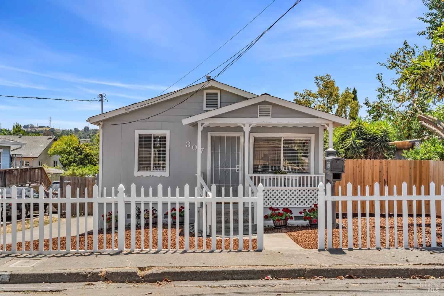 Detail Gallery Image 1 of 1 For 307 Idora Ave, Vallejo,  CA 94591 - 2 Beds | 1 Baths