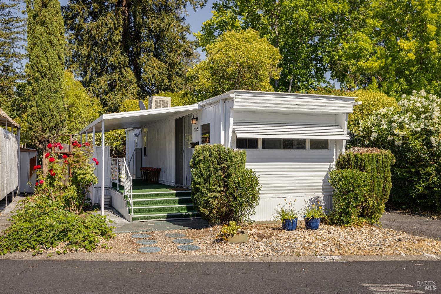 Detail Gallery Image 1 of 1 For 218 Hermosa Cir, Santa Rosa,  CA 95409 - 1 Beds | 1 Baths