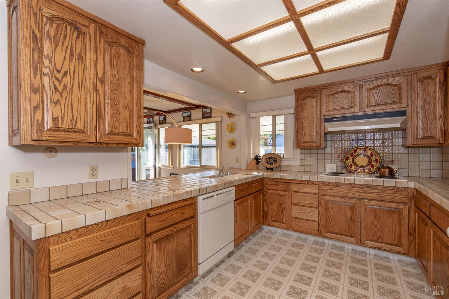 Detail Gallery Image 14 of 28 For 6562 Stone Bridge Rd, Santa Rosa,  CA 95409 - 3 Beds | 2 Baths