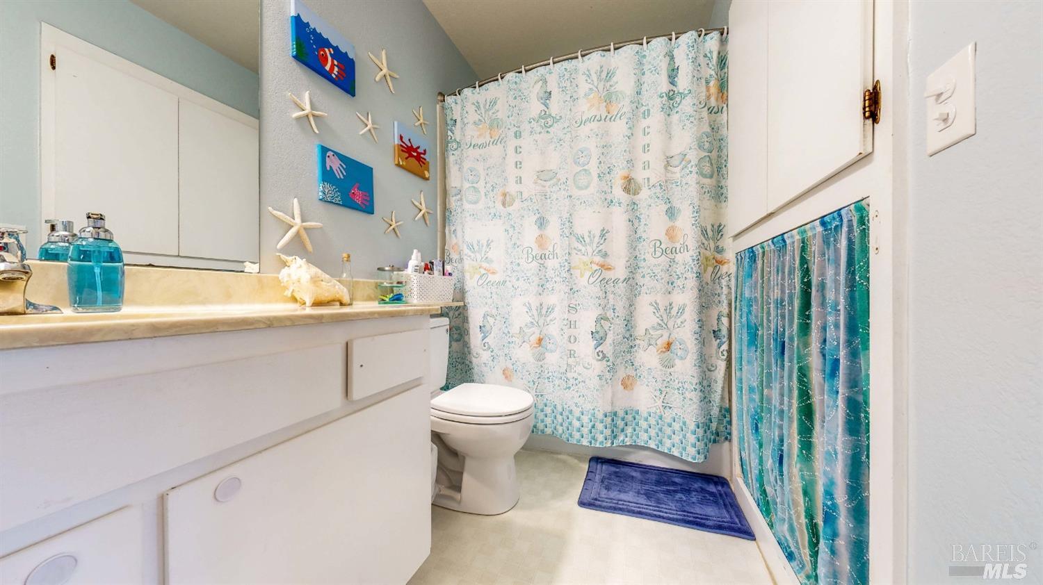 Detail Gallery Image 20 of 36 For 185 Escallonia Dr, Novato,  CA 94945 - 3 Beds | 2/1 Baths