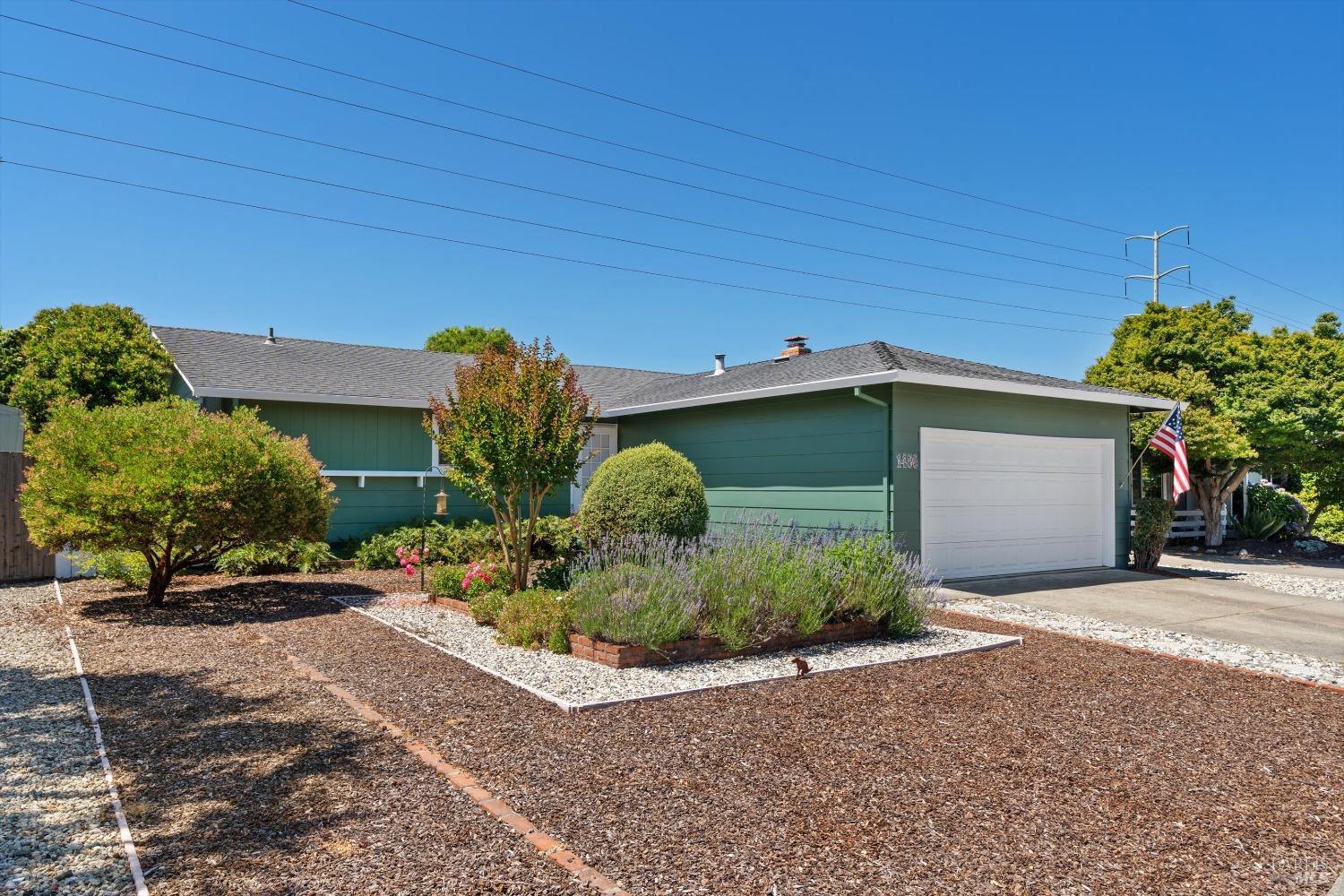 Detail Gallery Image 1 of 1 For 1456 Glenbrook Dr, Santa Rosa,  CA 95401 - 3 Beds | 2 Baths