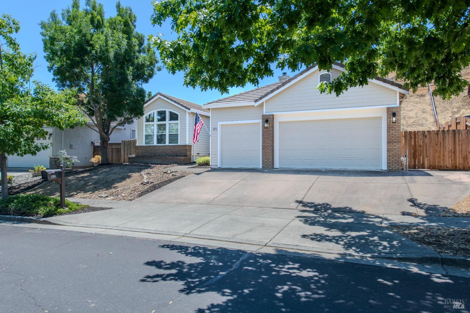 Detail Gallery Image 7 of 64 For 2205 Hillridge Dr, Fairfield,  CA 94534 - 4 Beds | 2 Baths