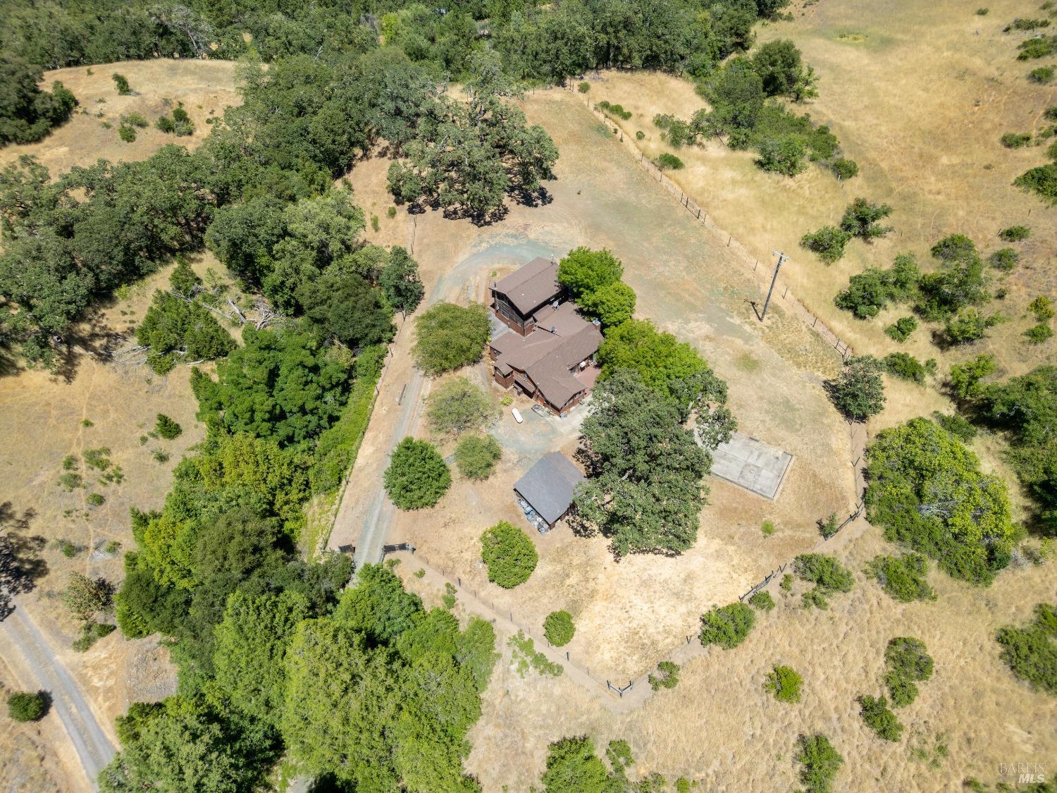 Detail Gallery Image 5 of 39 For 5533 Highway 20 Hwy, Ukiah,  CA 95482 - 4 Beds | 2 Baths