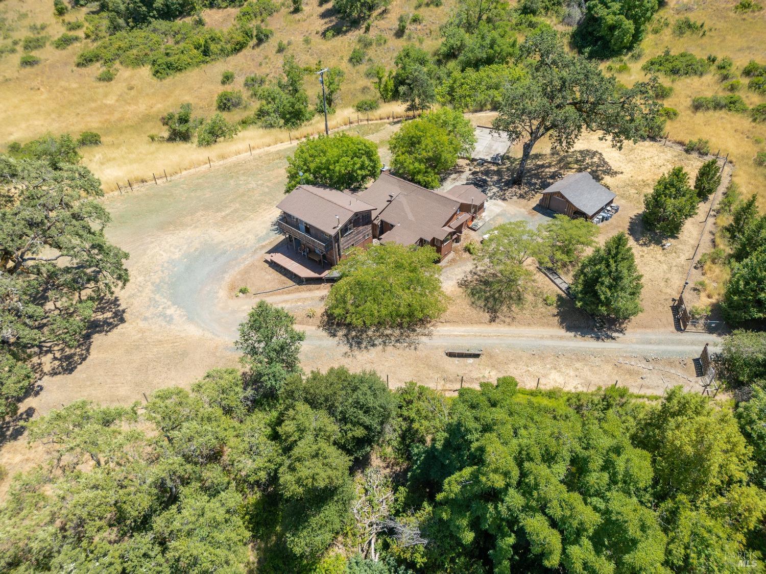 Detail Gallery Image 4 of 39 For 5533 Highway 20 Hwy, Ukiah,  CA 95482 - 4 Beds | 2 Baths