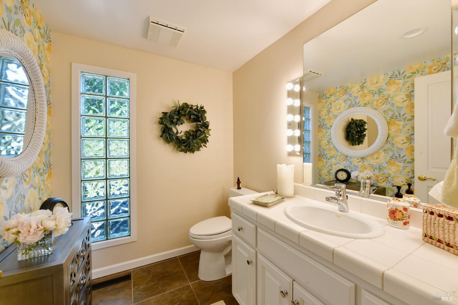 Detail Gallery Image 19 of 24 For 5210 Oak Meadow Dr, Santa Rosa,  CA 95401 - 3 Beds | 2/1 Baths