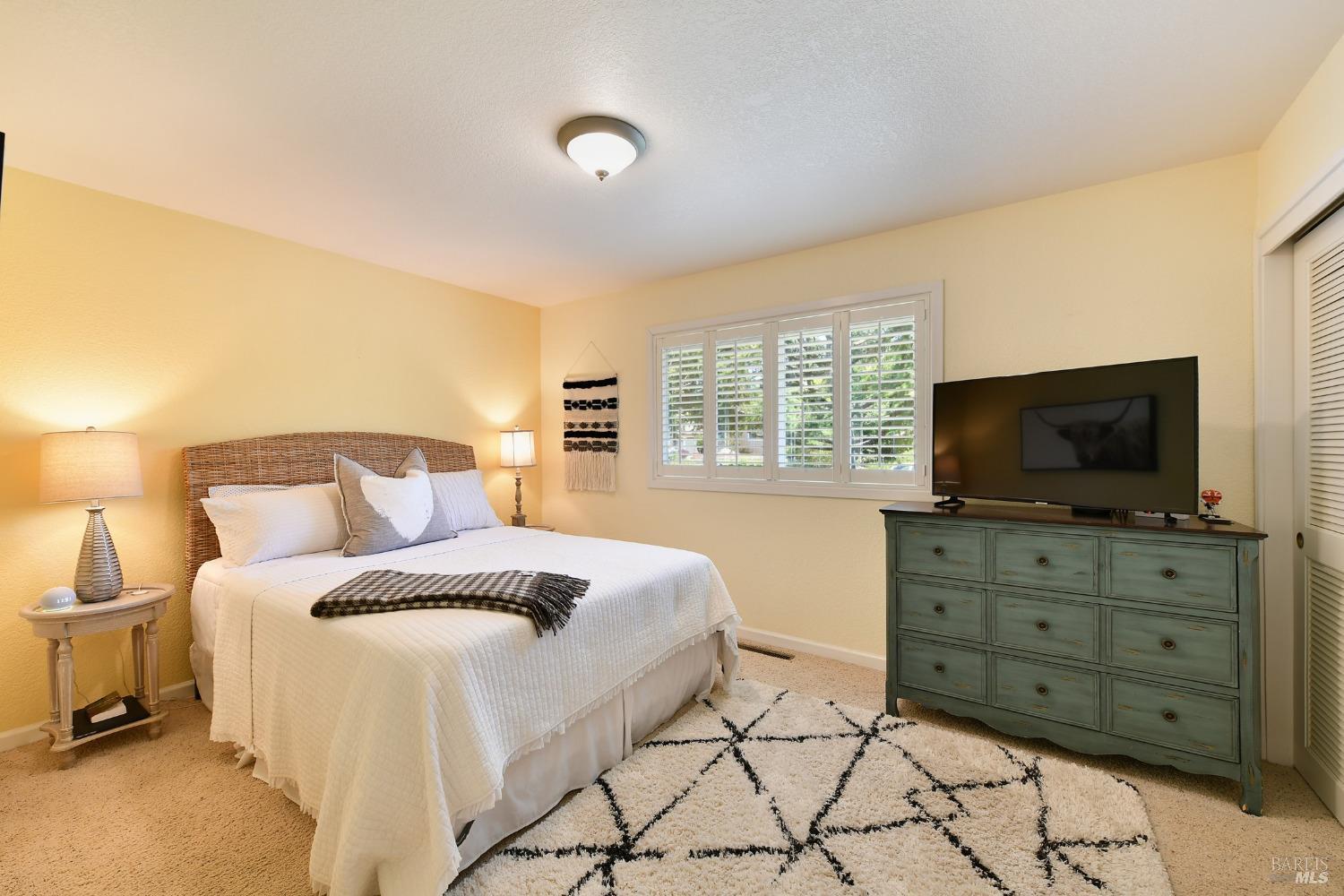 Detail Gallery Image 16 of 24 For 5210 Oak Meadow Dr, Santa Rosa,  CA 95401 - 3 Beds | 2/1 Baths