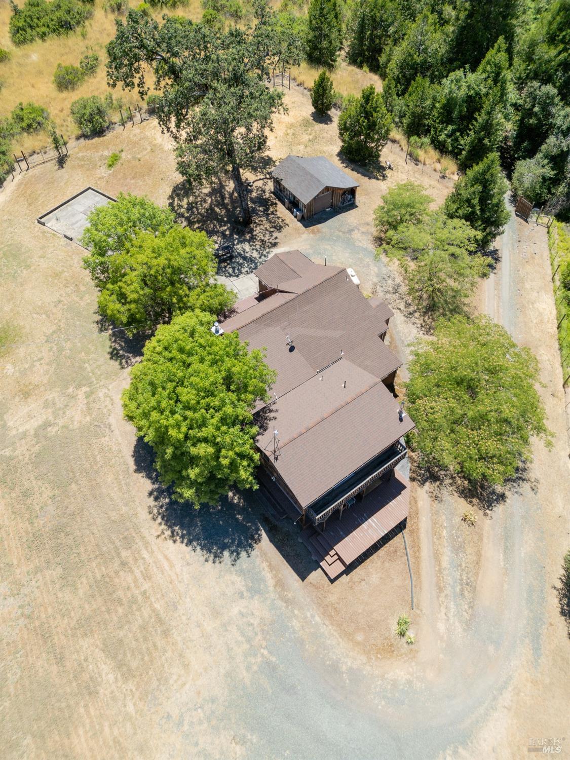 Detail Gallery Image 3 of 39 For 5533 Highway 20 Hwy, Ukiah,  CA 95482 - 4 Beds | 2 Baths