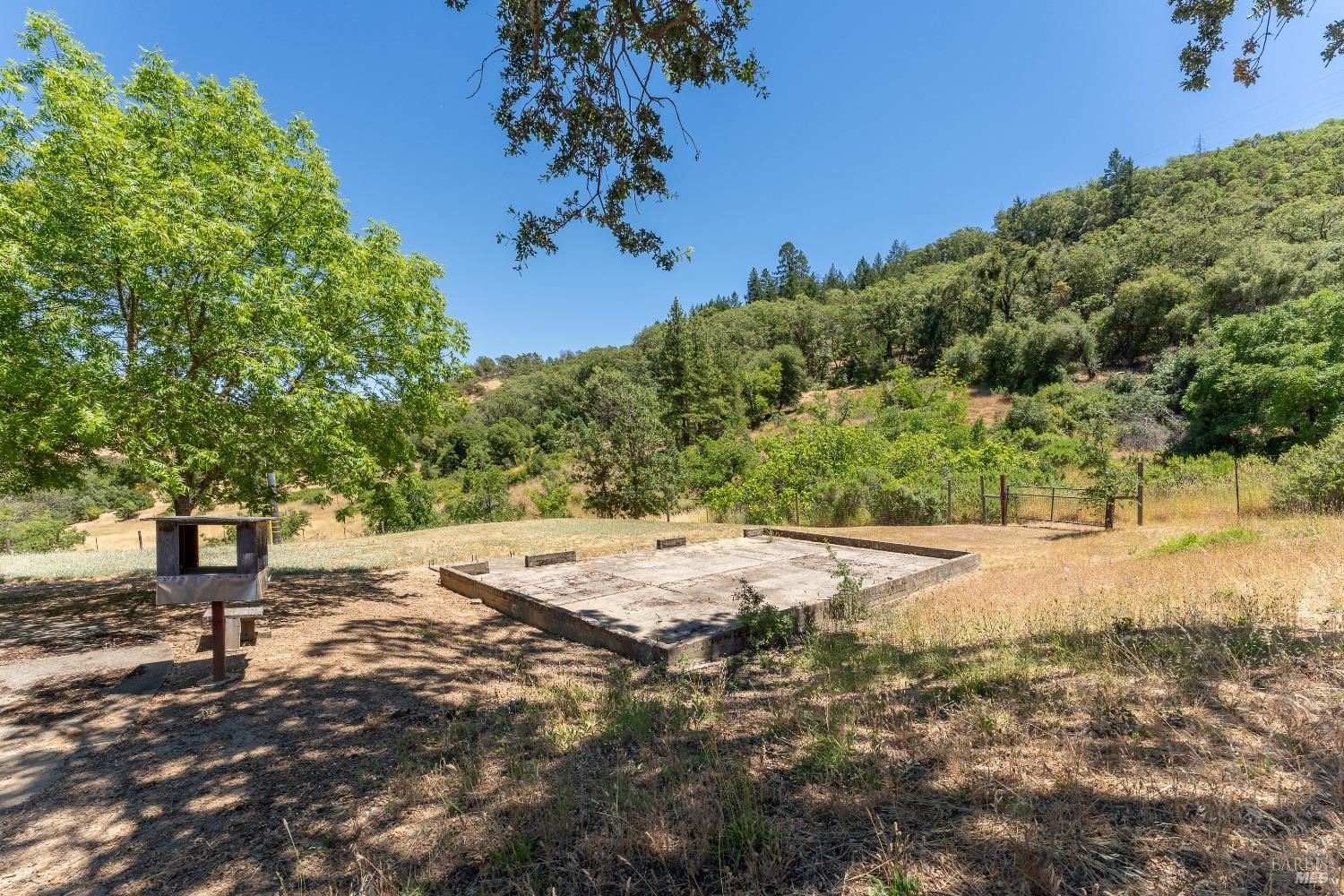 Detail Gallery Image 34 of 39 For 5533 Highway 20 Hwy, Ukiah,  CA 95482 - 4 Beds | 2 Baths