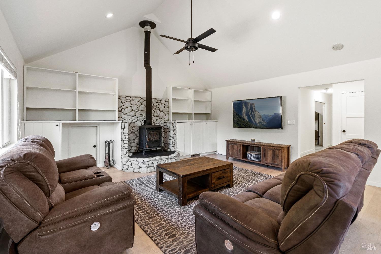 Detail Gallery Image 12 of 41 For 14605 Tomki Rd, Redwood Valley,  CA 95470 - 3 Beds | 2 Baths