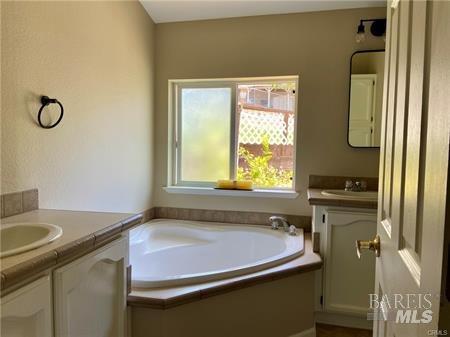 Detail Gallery Image 11 of 28 For 6840 Echo Dr, Kelseyville,  CA 95451 - 3 Beds | 2 Baths