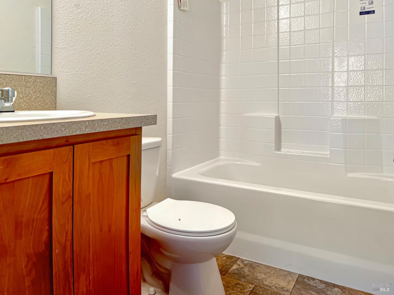 Detail Gallery Image 19 of 33 For 16864 Hofacker Ln, Lower Lake,  CA 95457 - 3 Beds | 2 Baths