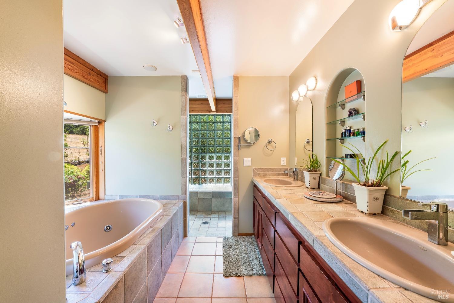 Detail Gallery Image 26 of 80 For 4000 Petaluma Hill Rd, Santa Rosa,  CA 95404 - 4 Beds | 3/1 Baths