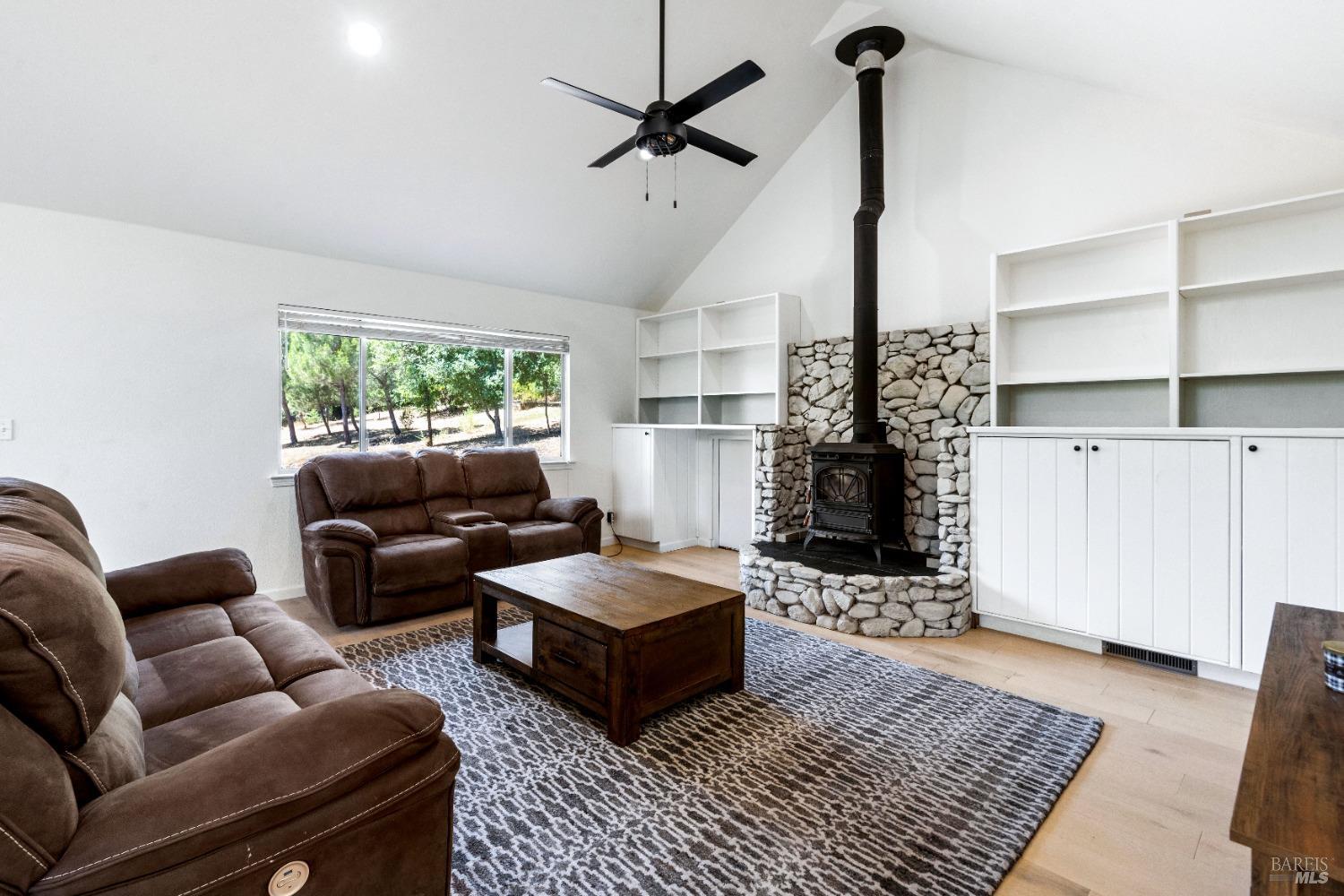 Detail Gallery Image 13 of 41 For 14605 Tomki Rd, Redwood Valley,  CA 95470 - 3 Beds | 2 Baths