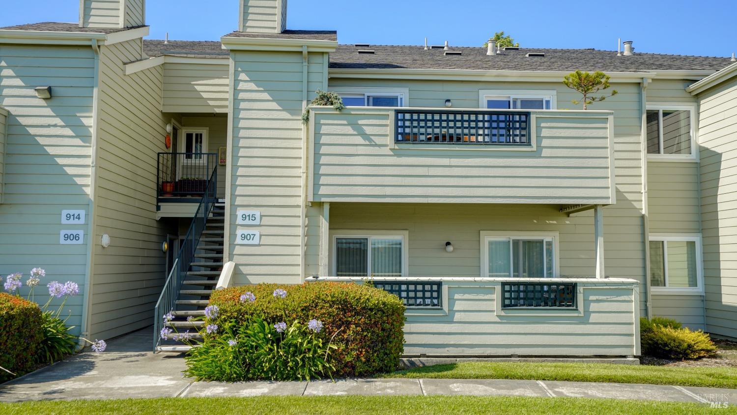 Detail Gallery Image 1 of 26 For 1201 Glen Cove Pkwy #915,  Vallejo,  CA 94591 - 2 Beds | 1 Baths