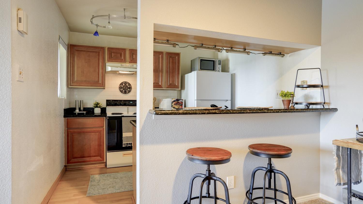 Detail Gallery Image 7 of 26 For 1201 Glen Cove Pkwy #915,  Vallejo,  CA 94591 - 2 Beds | 1 Baths