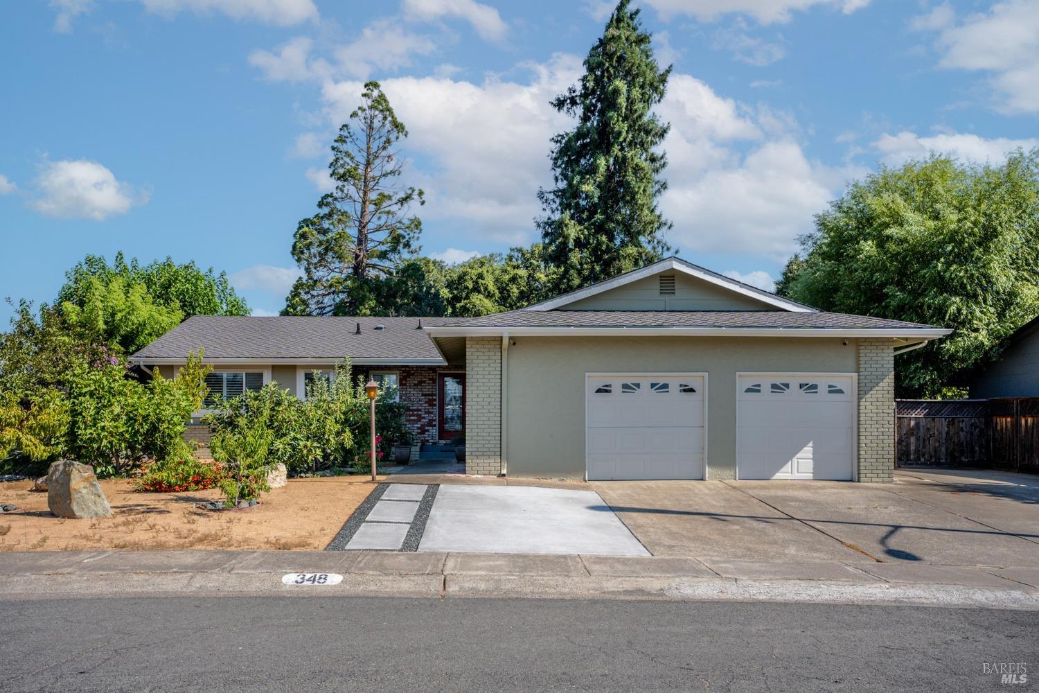 Detail Gallery Image 1 of 1 For 348 George Pl, Ukiah,  CA 95482 - 3 Beds | 2 Baths