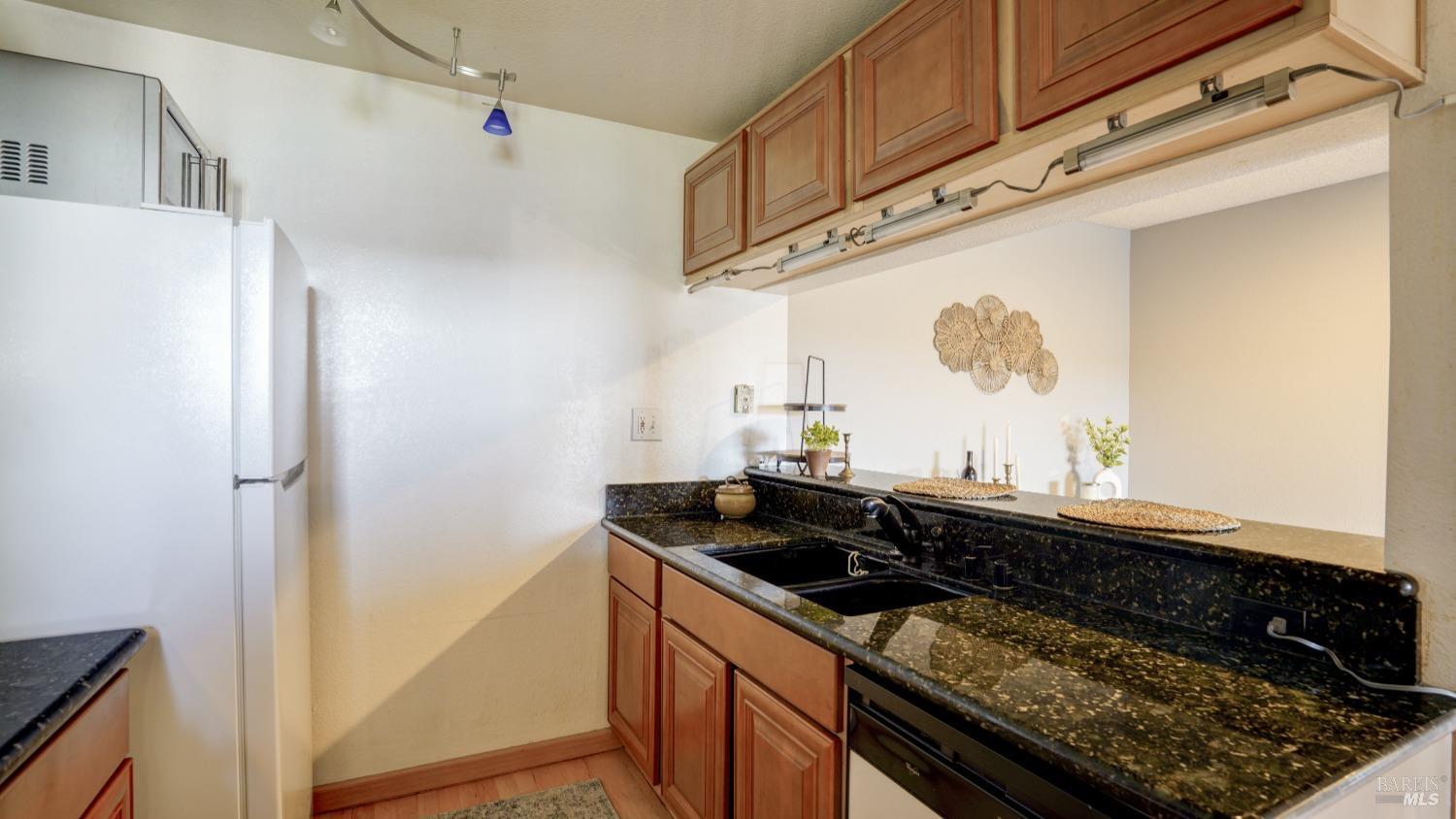 Detail Gallery Image 10 of 26 For 1201 Glen Cove Pkwy #915,  Vallejo,  CA 94591 - 2 Beds | 1 Baths