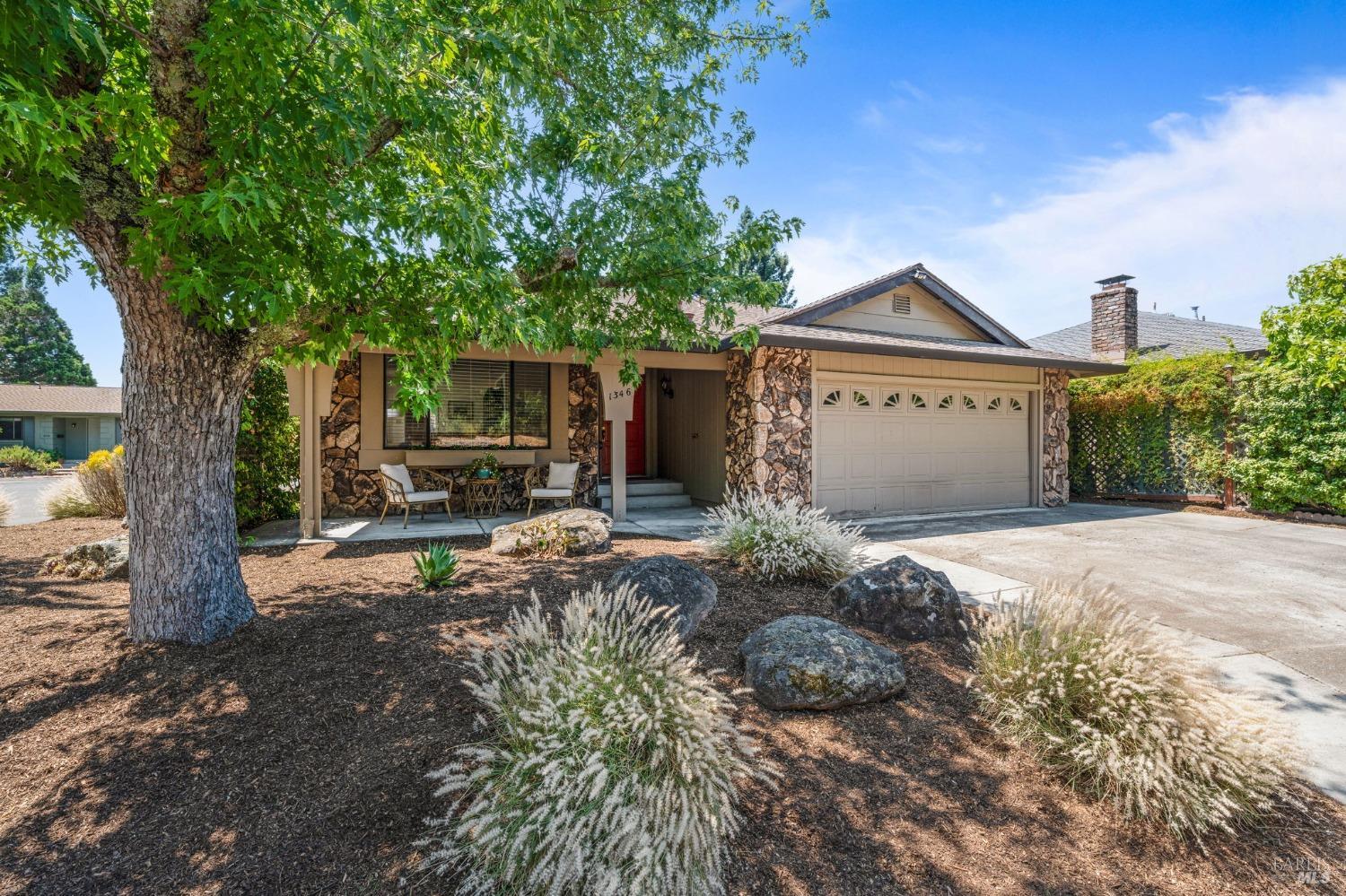 Detail Gallery Image 1 of 1 For 1346 Balsam Dr, Healdsburg,  CA 95448 - 2 Beds | 2 Baths