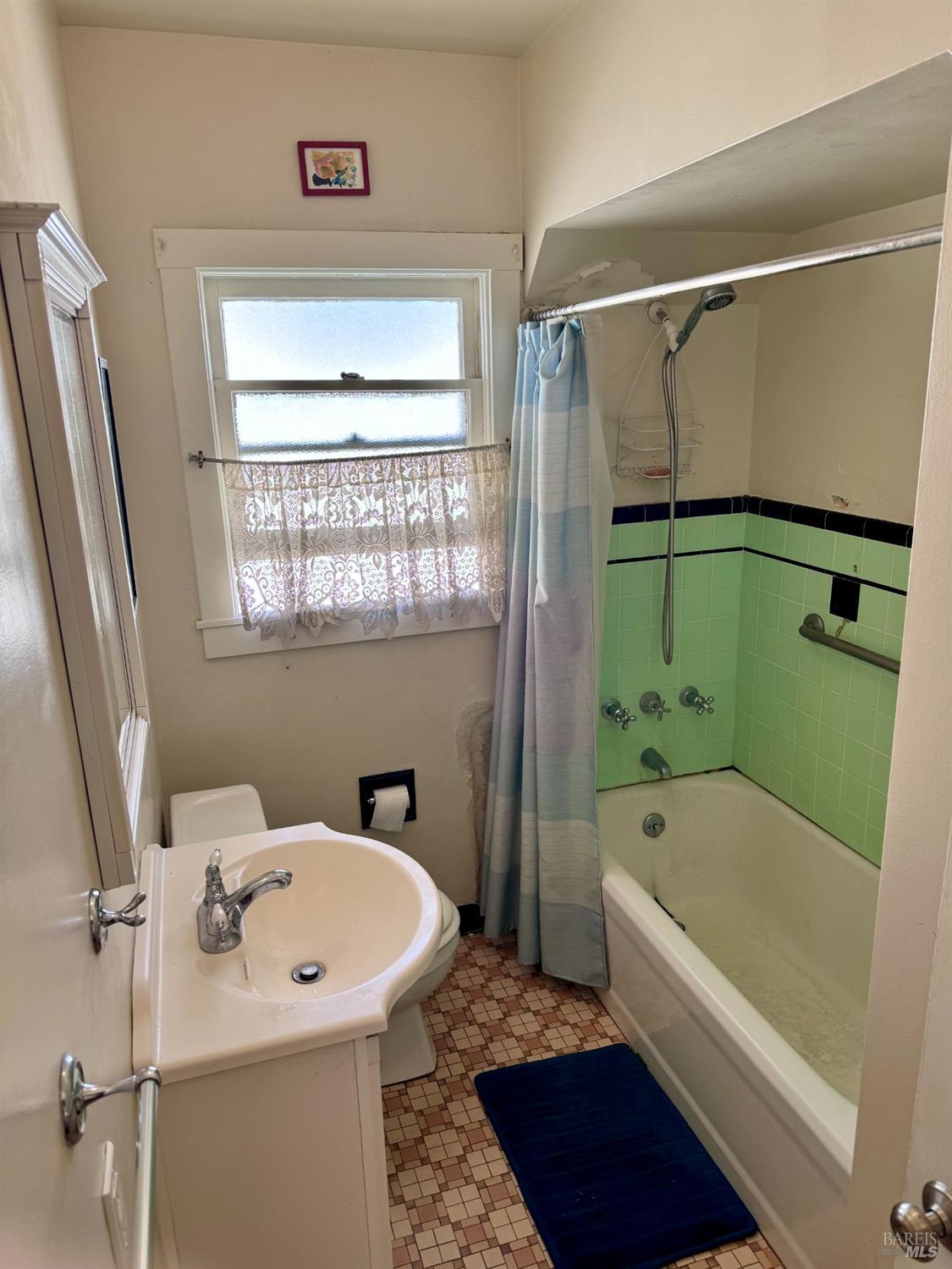 Detail Gallery Image 8 of 25 For 211 W End Ave #1,  San Rafael,  CA 94901 - 2 Beds | 1 Baths